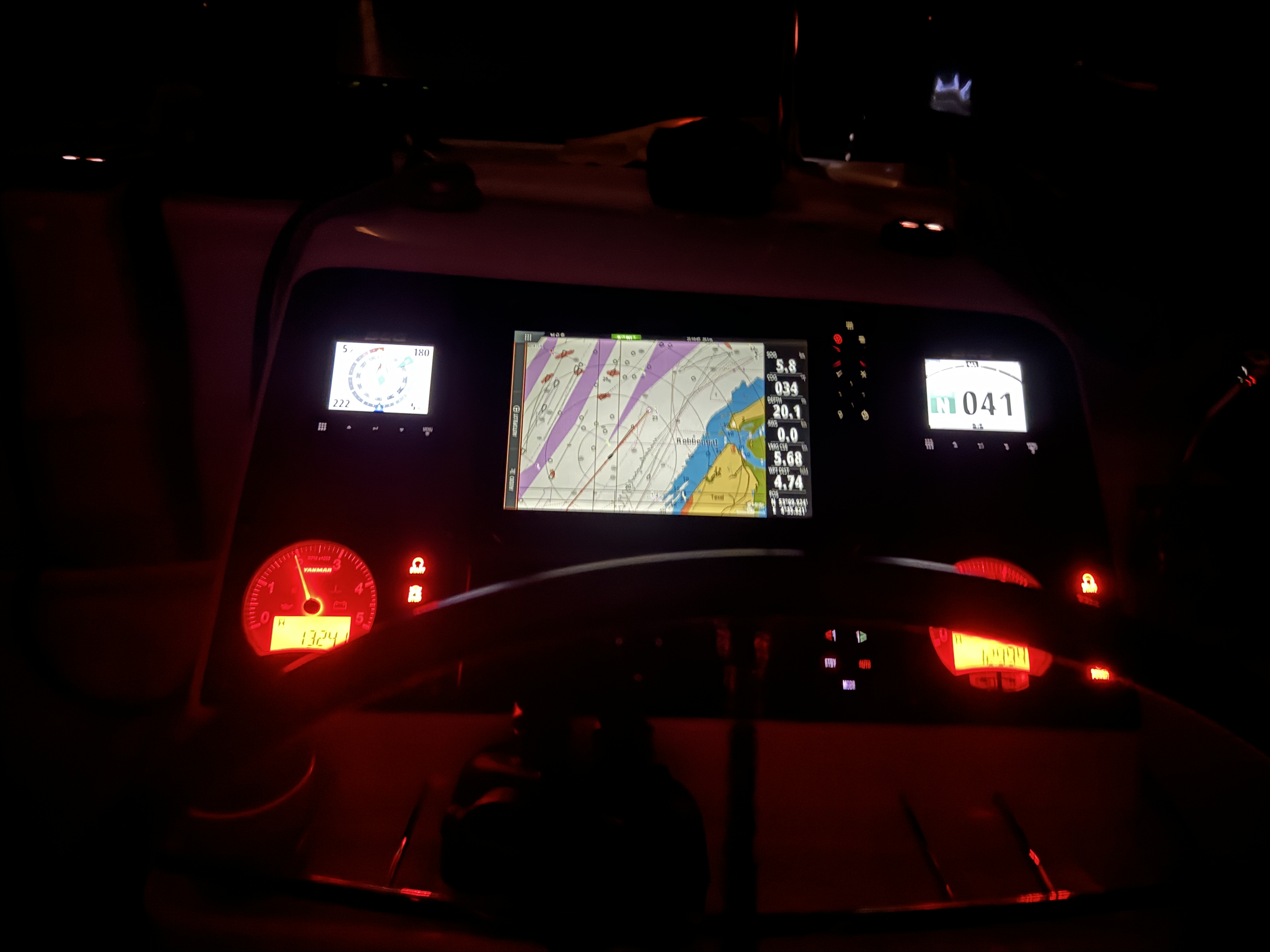 Cockpit bei Nacht