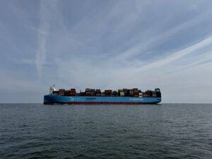 Supermoderner Frachter