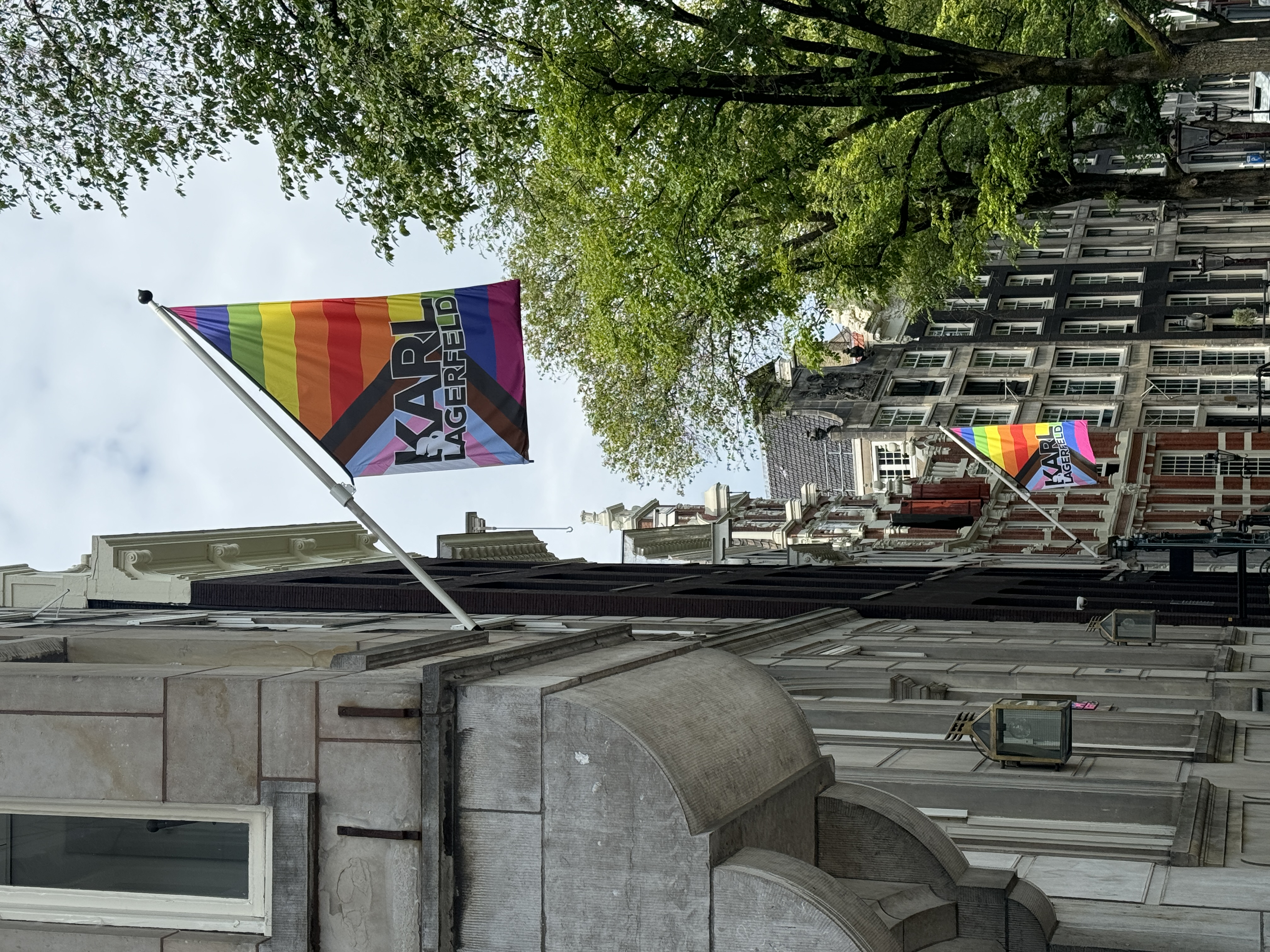 Pride-Flaggen an jeder Ecke