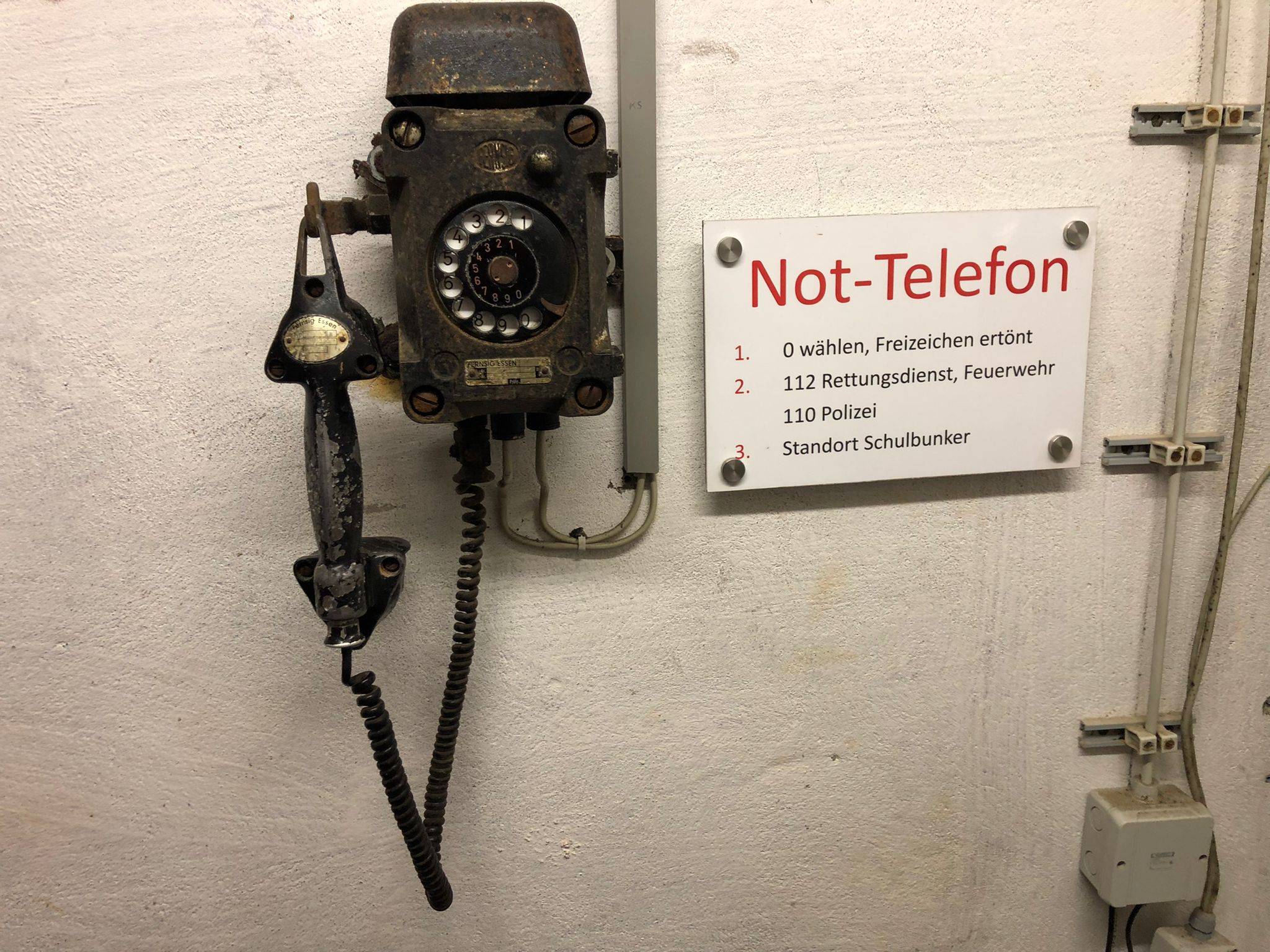 Nottelefon – Handys haben keinen Empfang unter der Erde