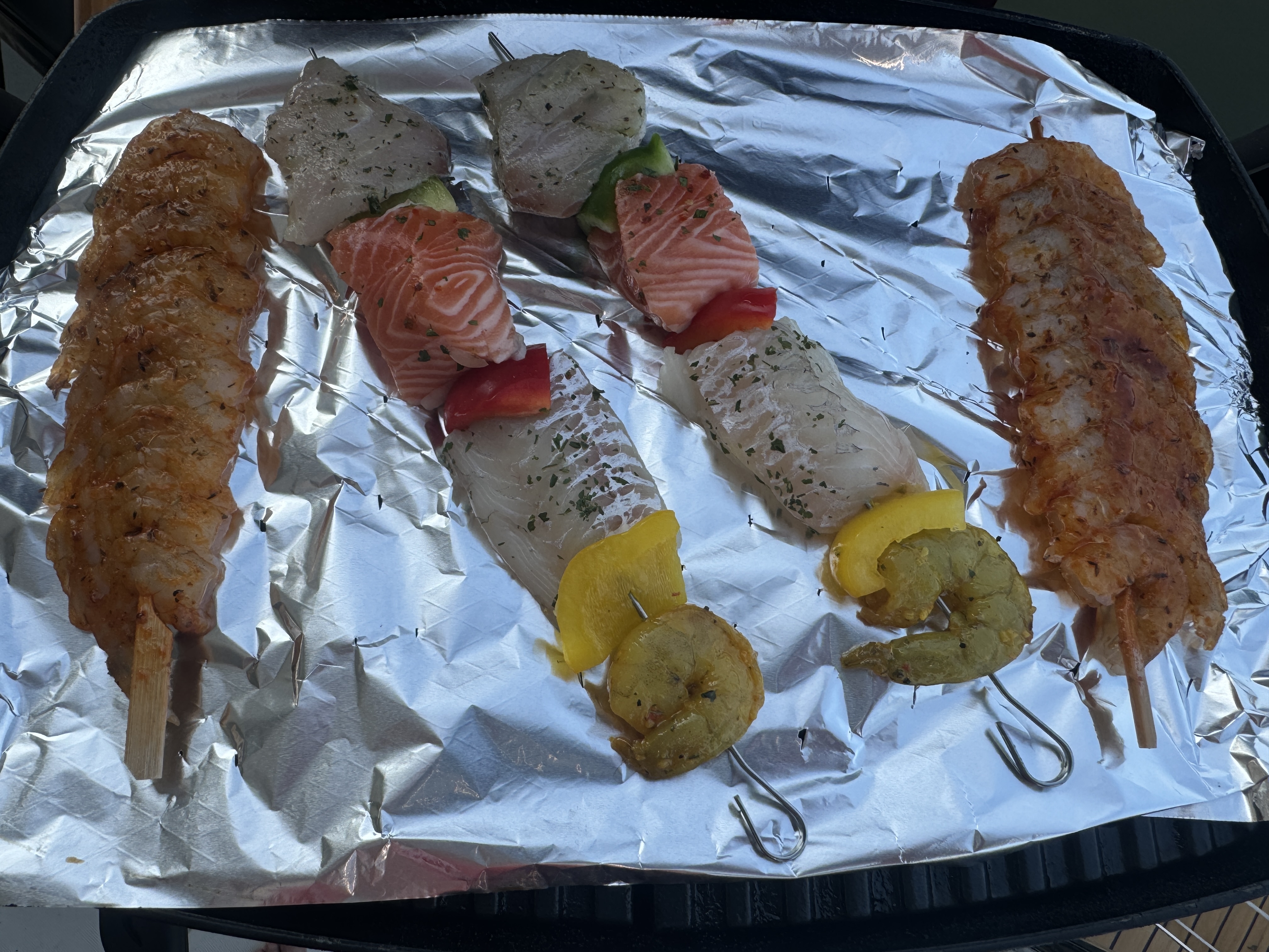 Fisch- und Garnelenspieße vom Grill