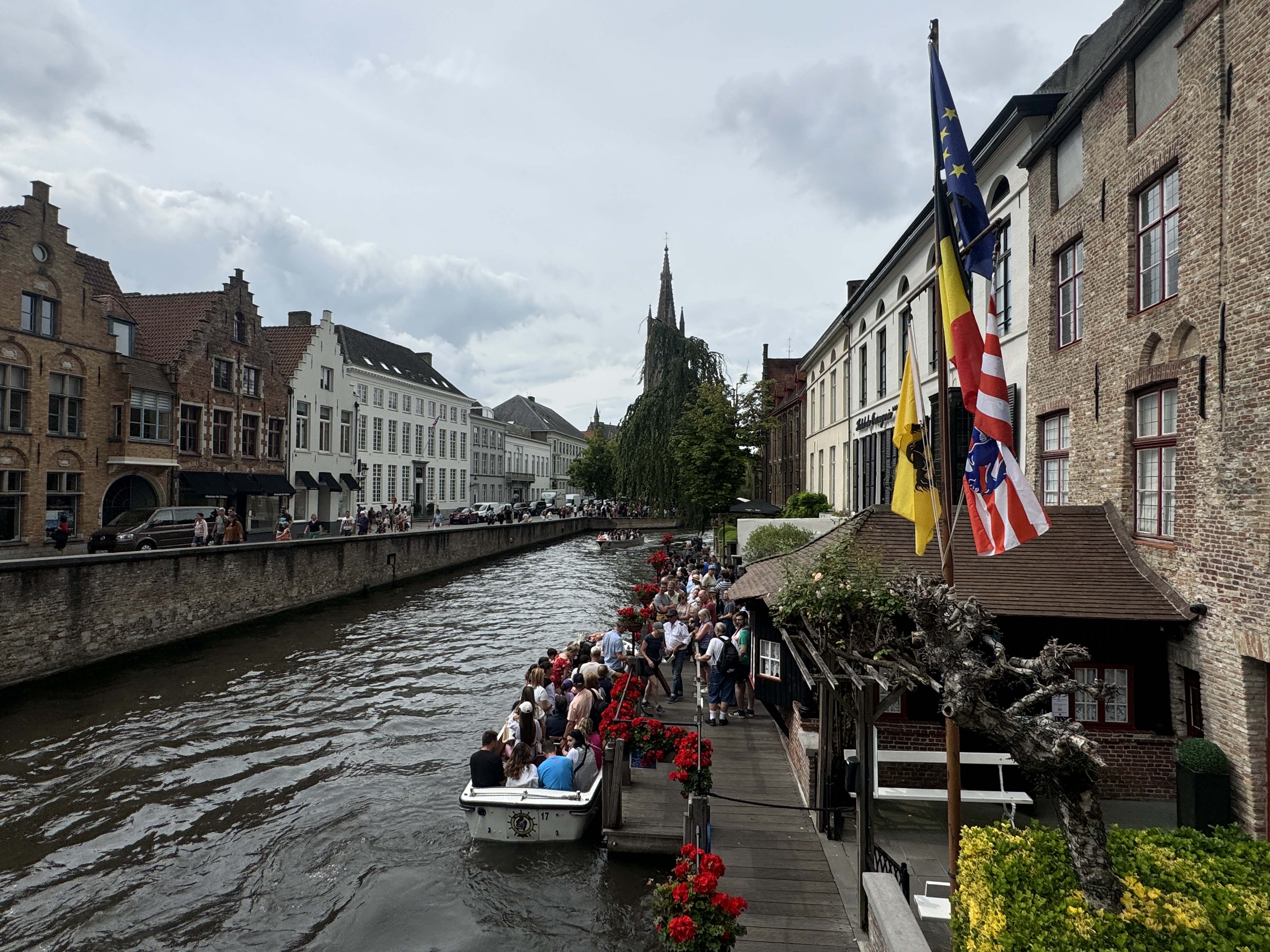 Überfüllte Grachtenfahrten