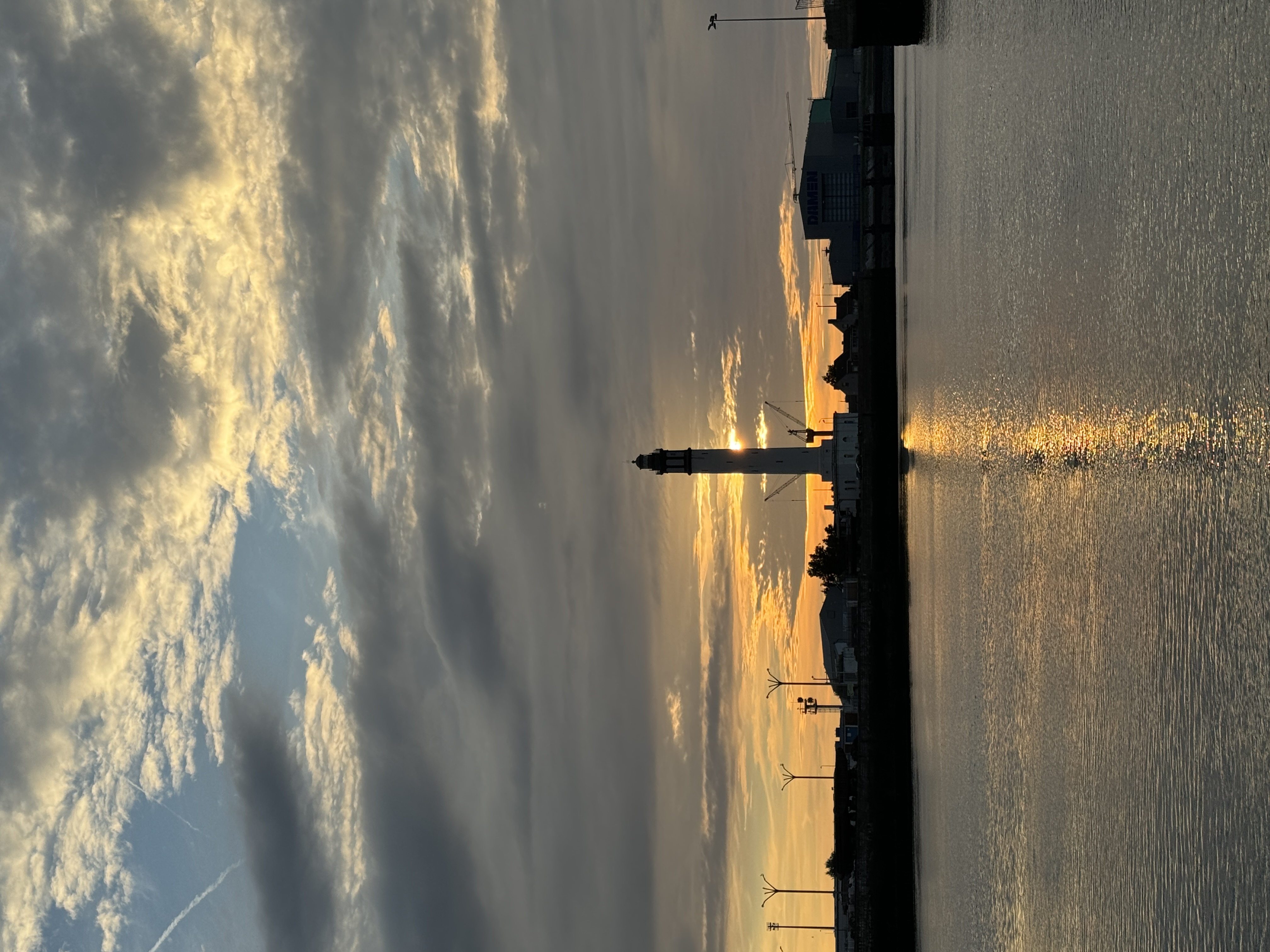 Kitschig – Leuchtturm im Abendlicht