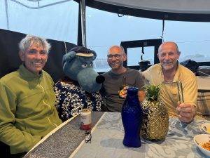 Jens (Mitte) von Marieke (D) und Christoph und Dirk und Manus 2 (D)