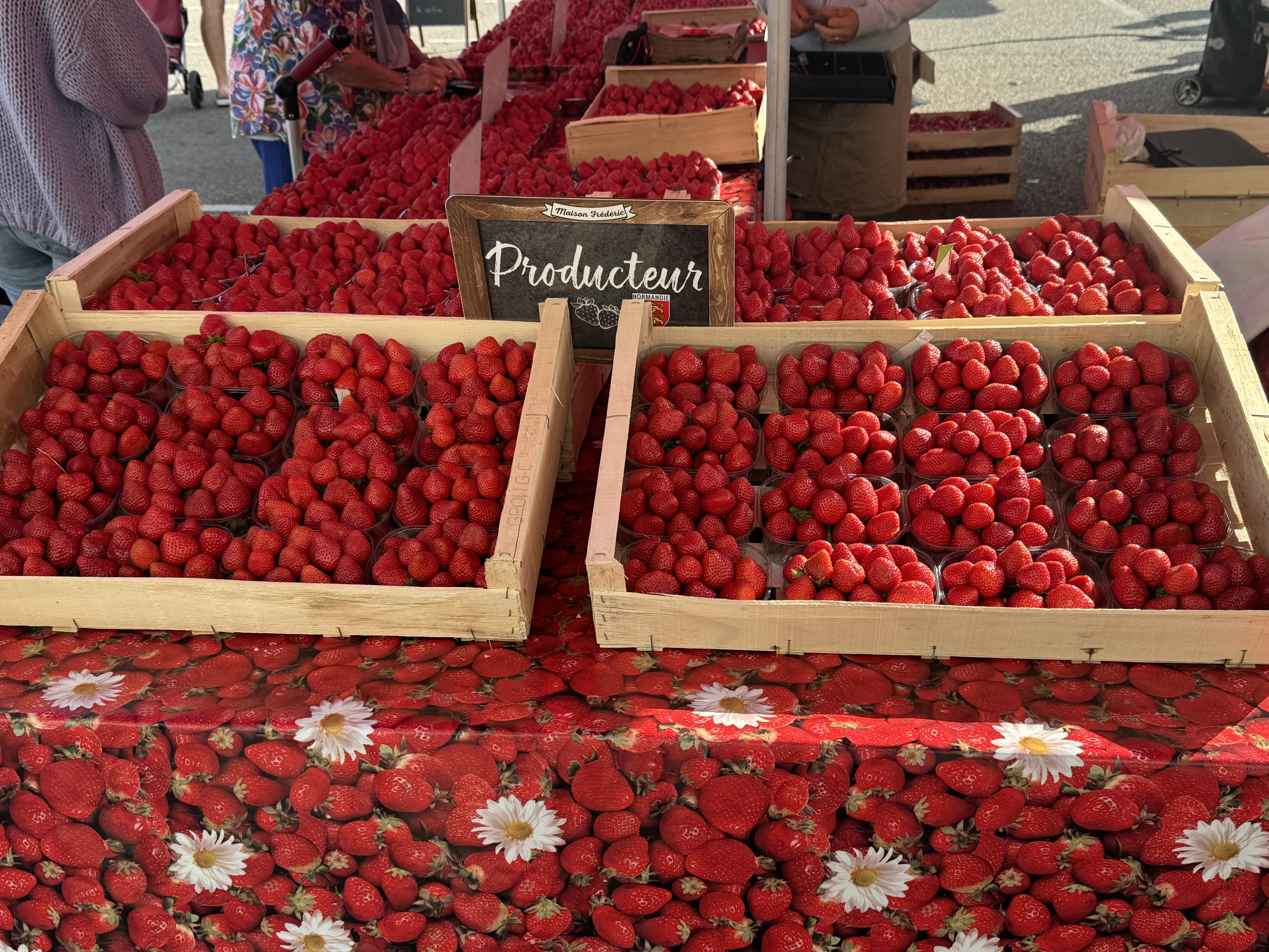 Perfekte Erdbeeren auf dem Markt