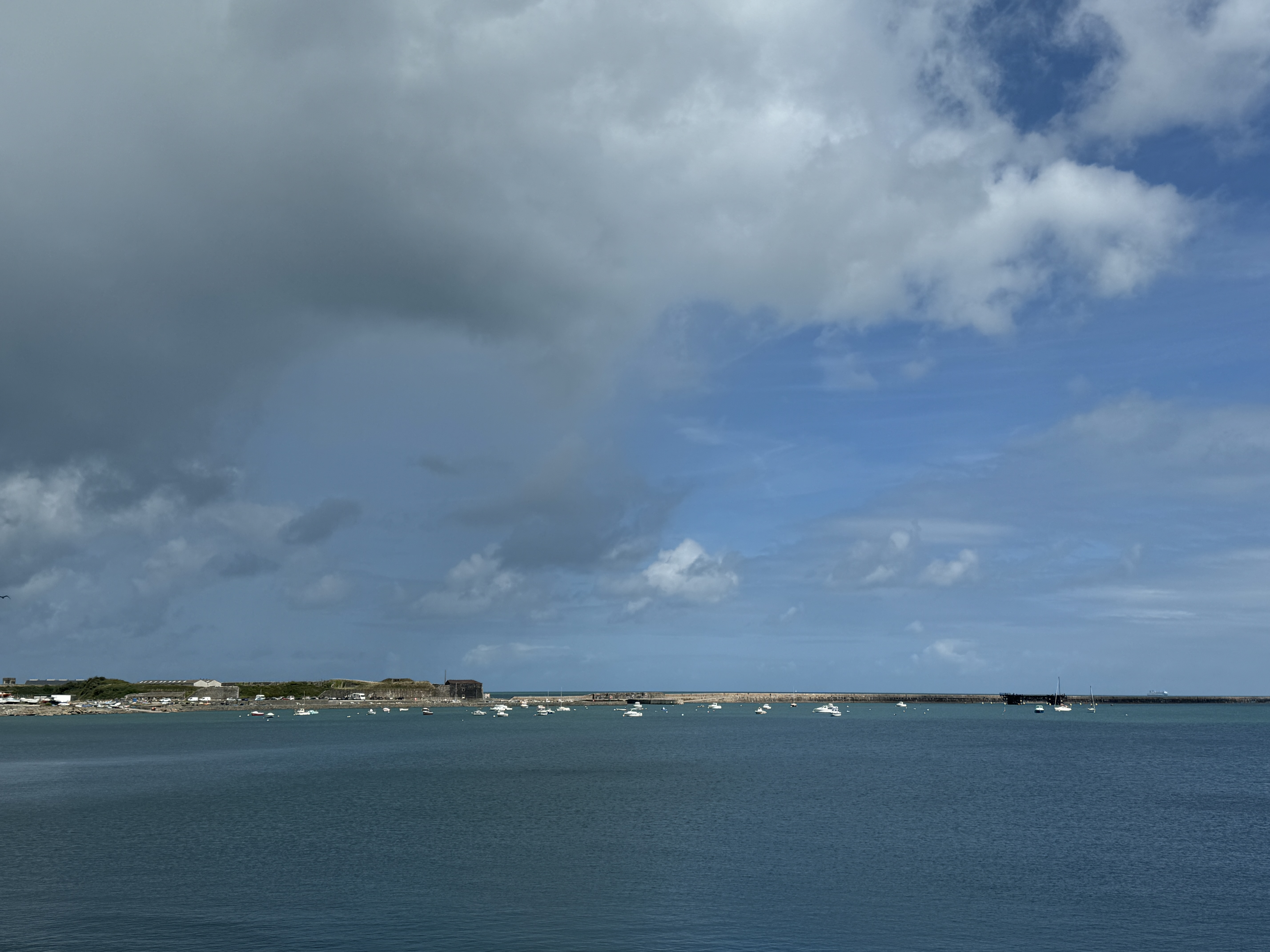 Blick auf Port de Querqueville