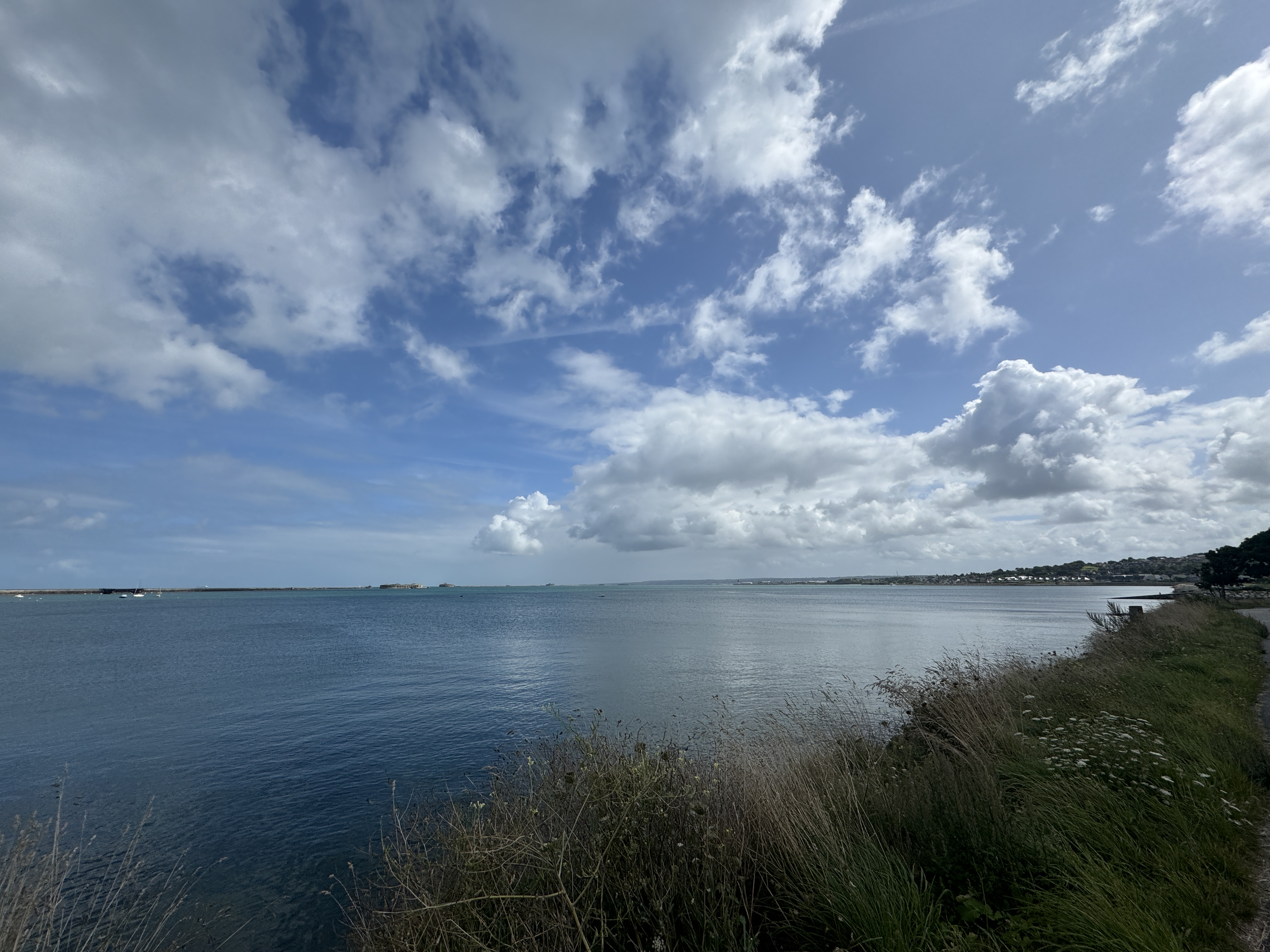 Ganz weit da hinten ist unsere Marina