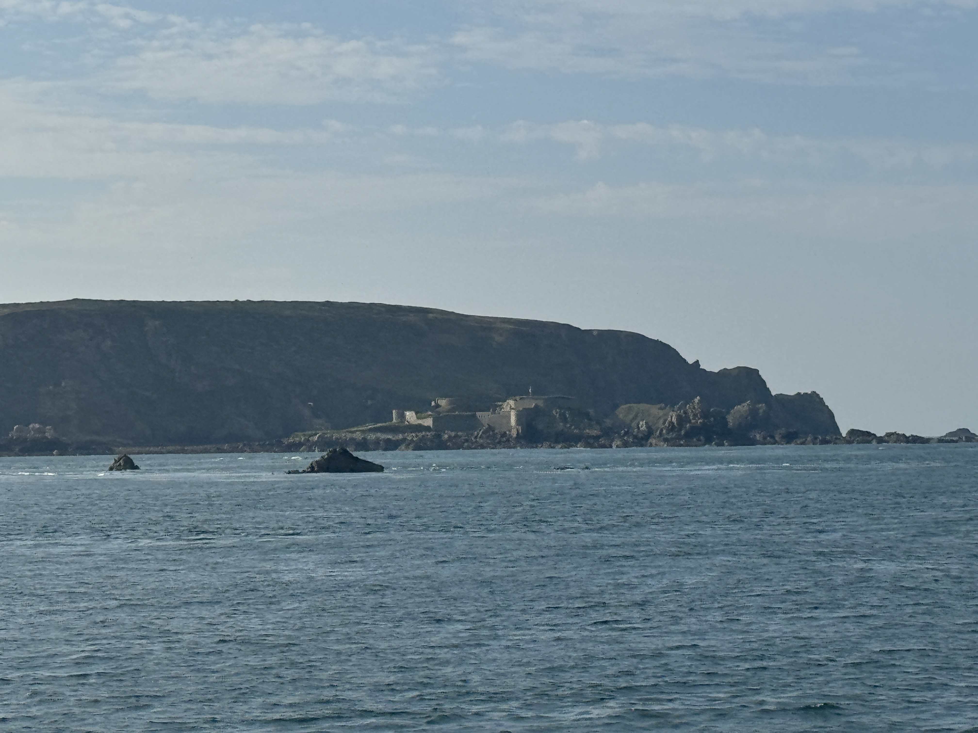 Vorbei an Fort Clonque
