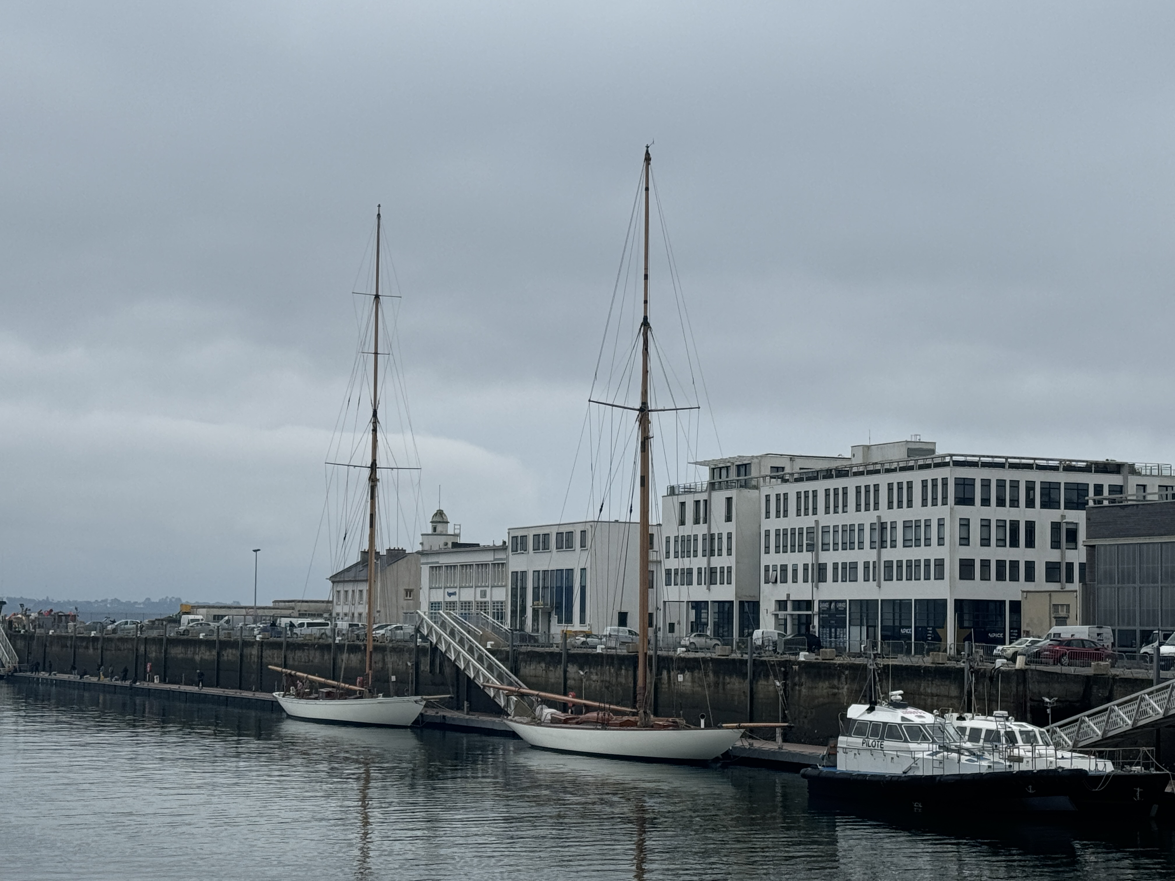 Schöne Oldtimer im Hafen