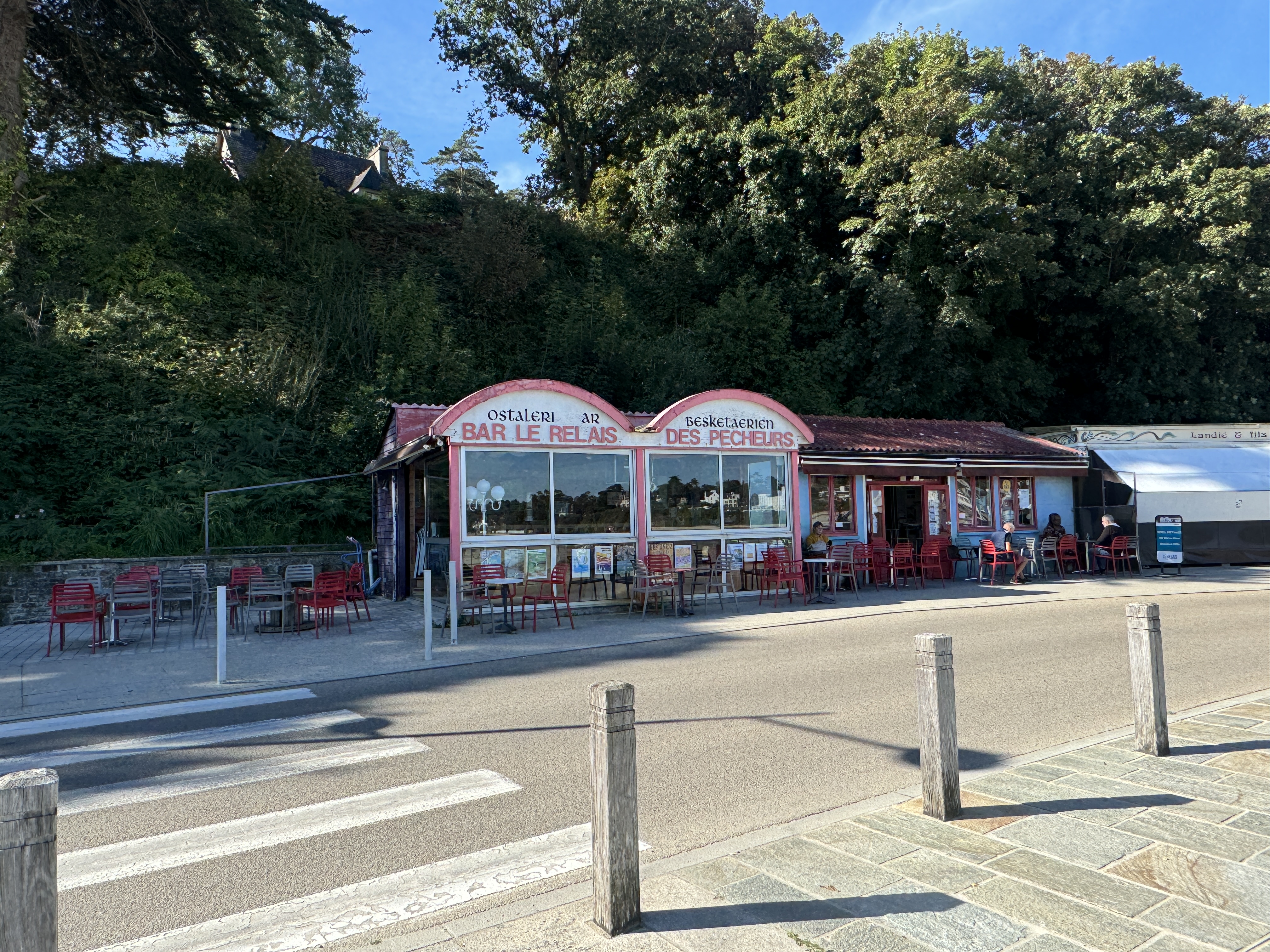 Buden am Hafen