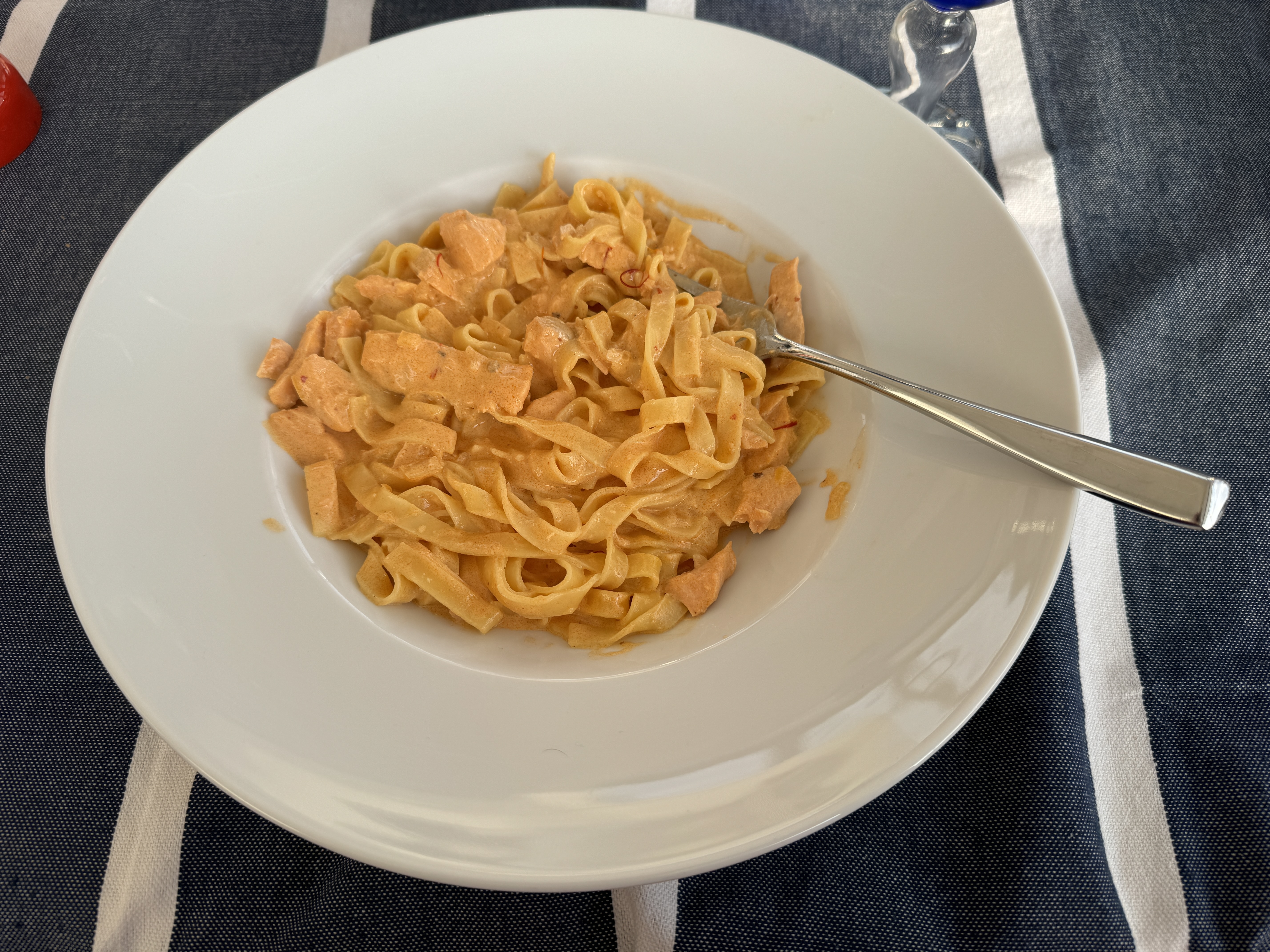 Bandnudeln mit Lachs