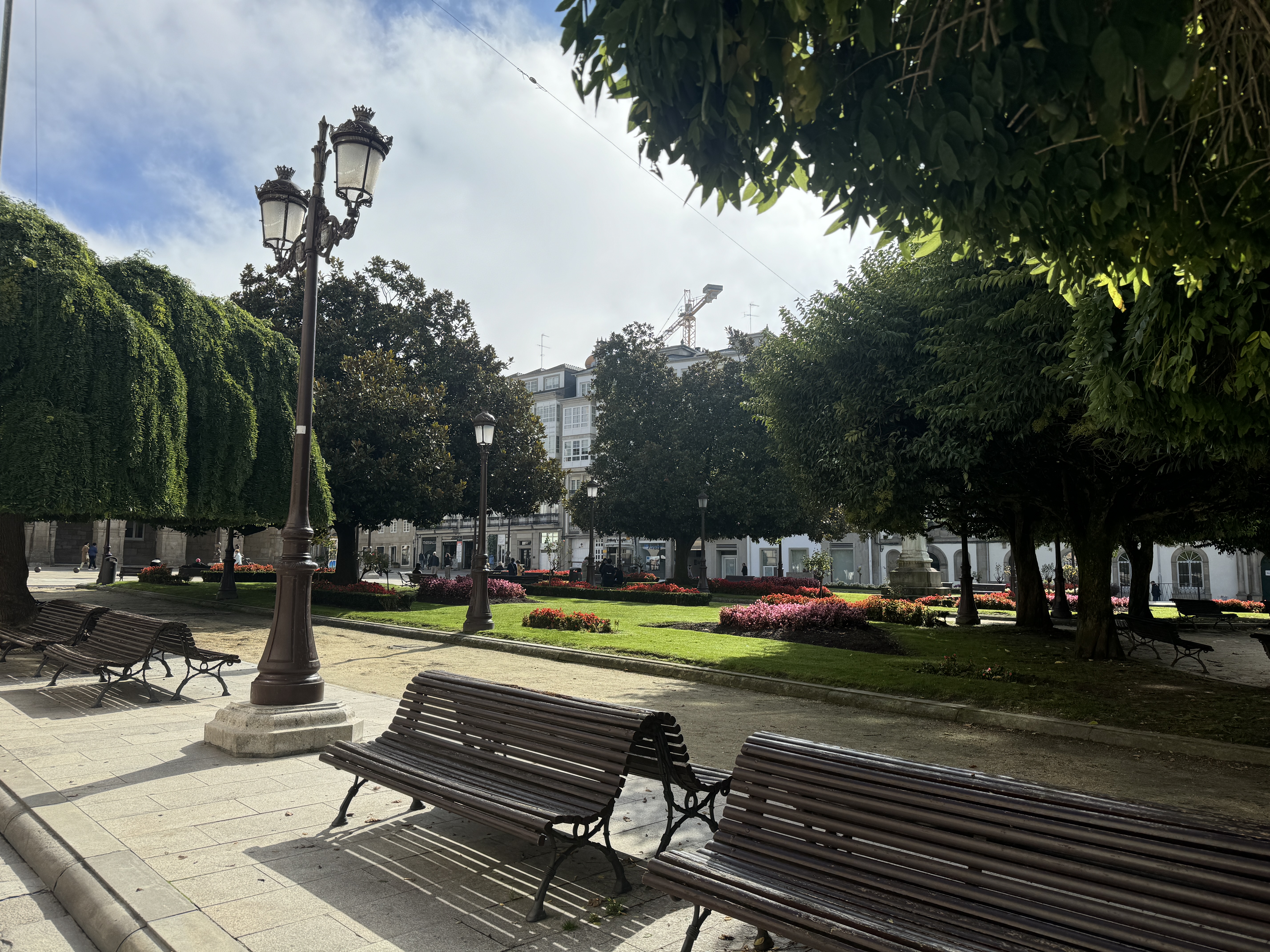 Hübscher Park am Praza Maior