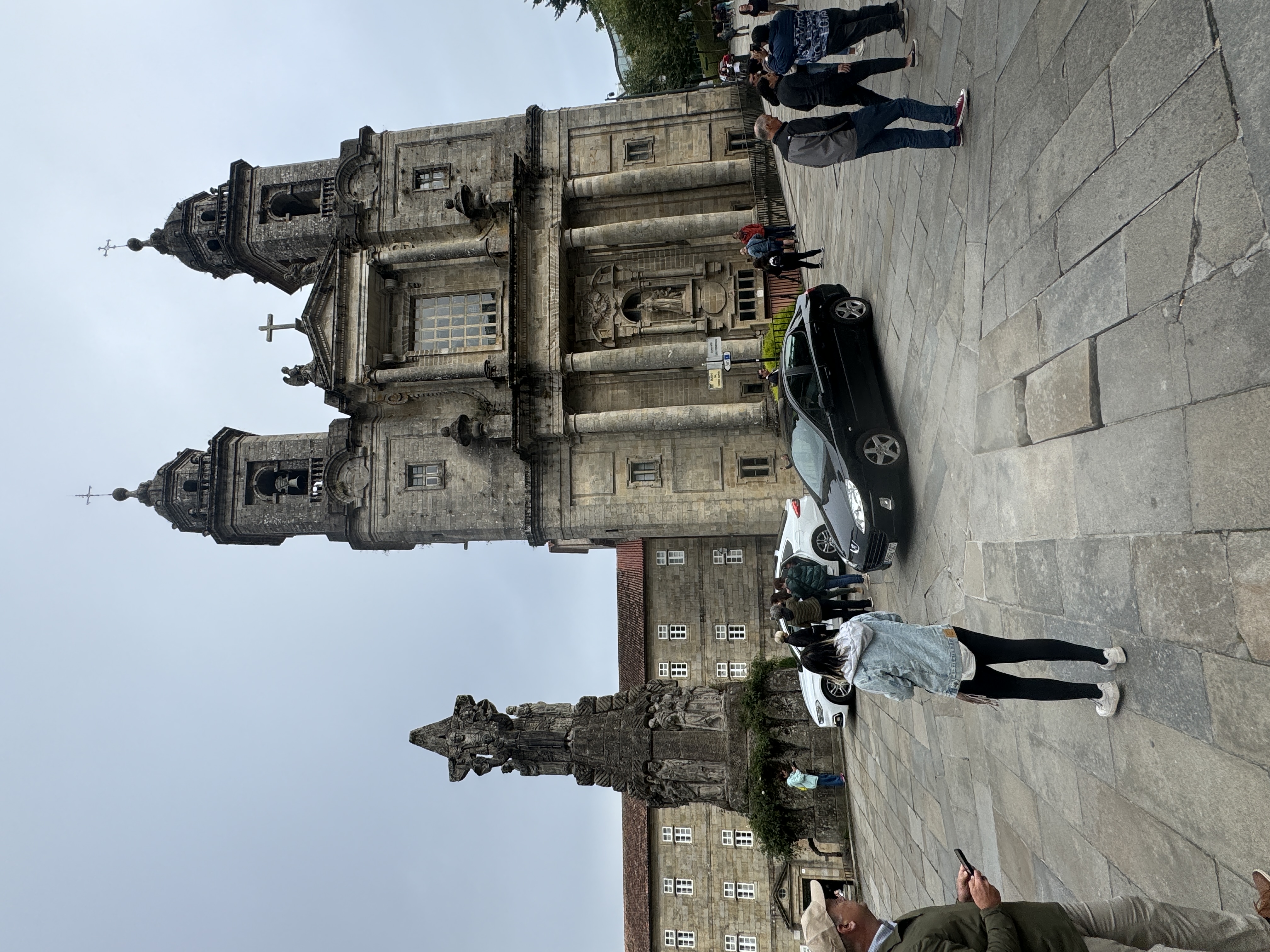 Vorderseite vom Convento de San Francisco do Val de Deus mit dem Monumento a San Francisco de Asís