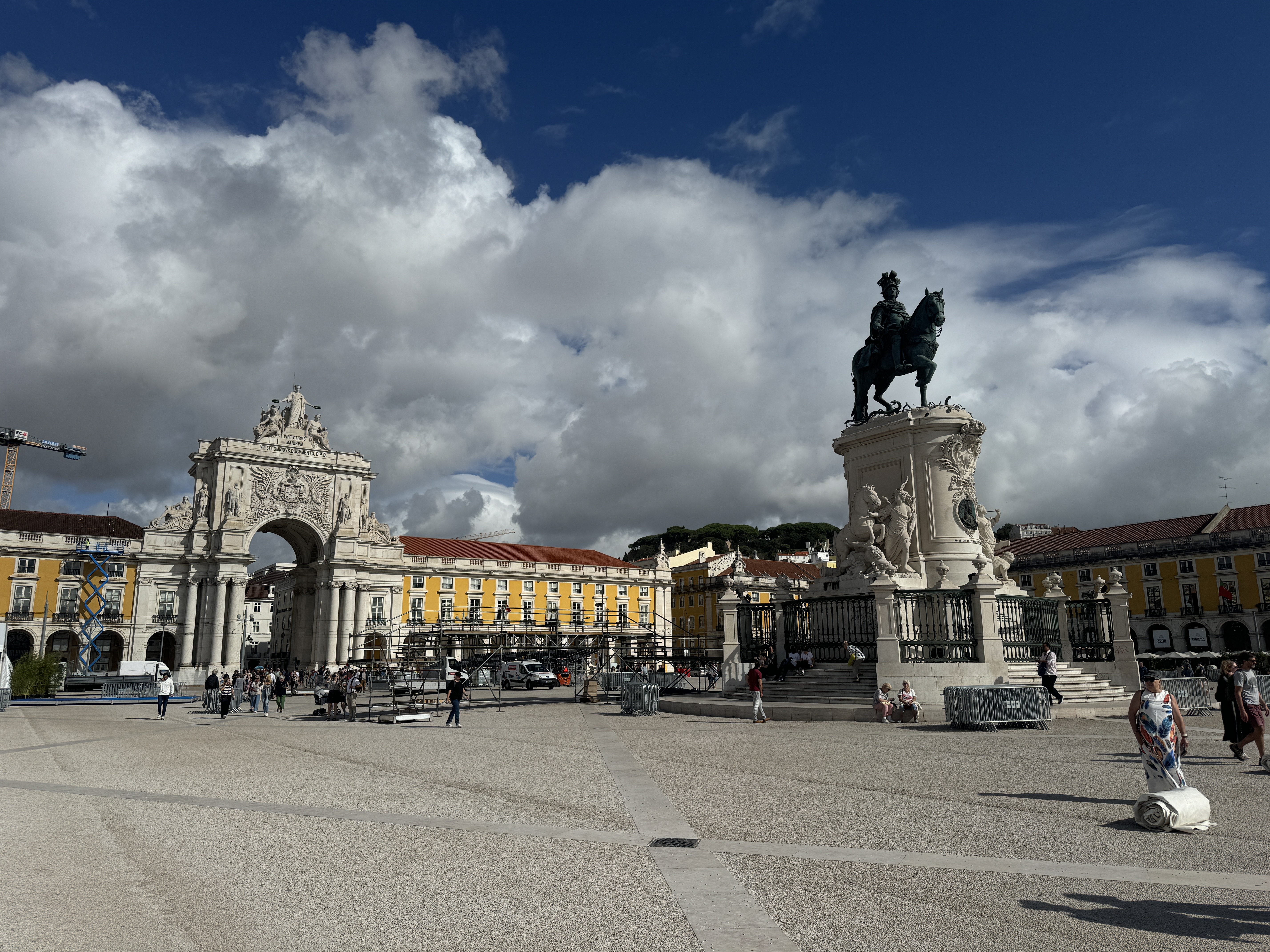 Arco da Rua Augusta mit der Estátua Equestre de Dom José I