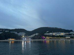 Beachbars im Abendlicht