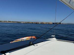 Ohne Wind entland der Fels-Algarve