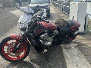 Süße Harley-Fahrerin