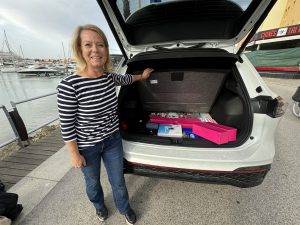 Andrea mit unseren Mitbringseln