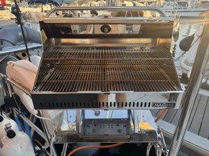 Neuer Grill neu fixiert auf alter Halterung