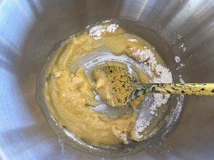 Butter schmelzen und Mehl einrühren