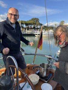 Jens und Nell bereiten Oliebollen