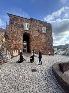 Portas da Cidade de Silves mit mittelalterlichen Straßenresten