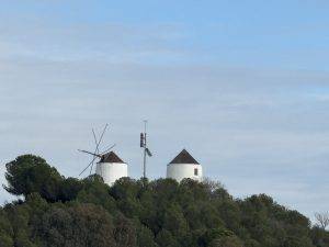 Windmühlen an der spanische Flußseite