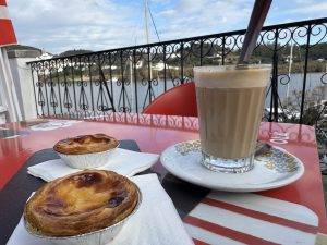 Pasteis de Nata und Galao