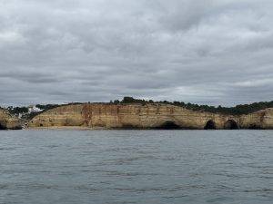 Vorbei an den Benagil Caves