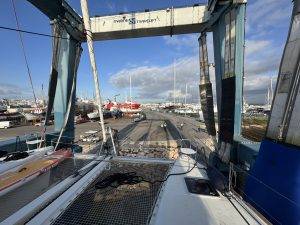 Im Lift in Richtung Land