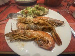 Garnelen mit Grillkartoffeln und Guacamole