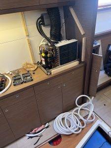 Endmontage der Klimaanlage