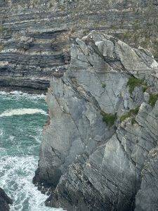 Was sitzt denn da auf dem Felsen?!