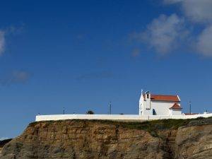 Gleiche kirche, diesmal vom Strand gesehen
