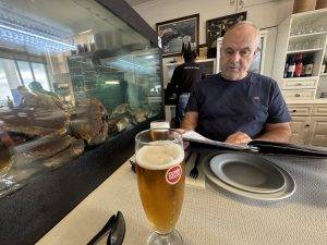 Im Restaurant guckt uns das Essen beim Essen zu