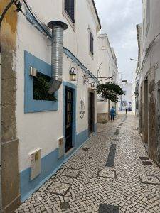 Schmale Gassen mit jede Menge Restaurants