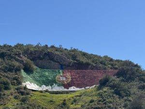 Rieisge Portugalflagge in Alte