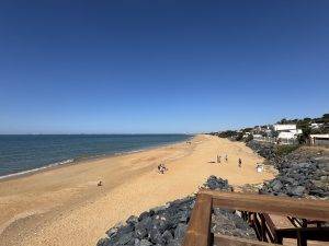Strand ohne Ende - menschenleer