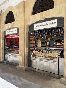 Wurst und Schinken im Überfluss