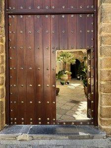 Blick in den Kirchinnenhof