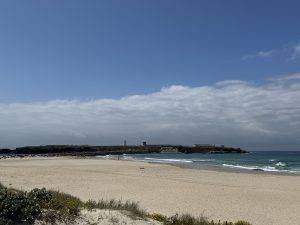 Die Isla de Tarifa - dahinter Afrika im Dunst