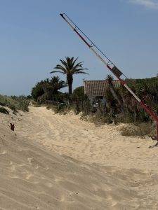 Sandüberspülte Straße