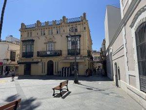 Historisches Gebäude am Plaza de los Cisnes
