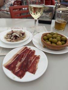 Kleine Tapasplatte zum Mittag