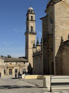 Historische Gebäudekomplex mit Glockenturm Reducto del Cardenal Bueno Monreal