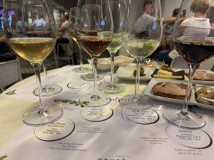 Weinverkostung mit Käse und Aufschnitt Sherryauswahl und kleine Tapas