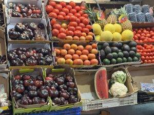 Schöne Obst- und Gemüseauswahl