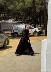 Sogar der Kardinal kommt vorbei