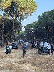 Immer mehr Menschen strömen heran