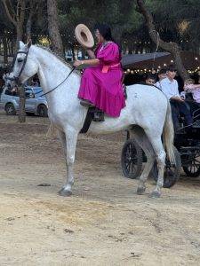 Es wird im Damensattel geritten